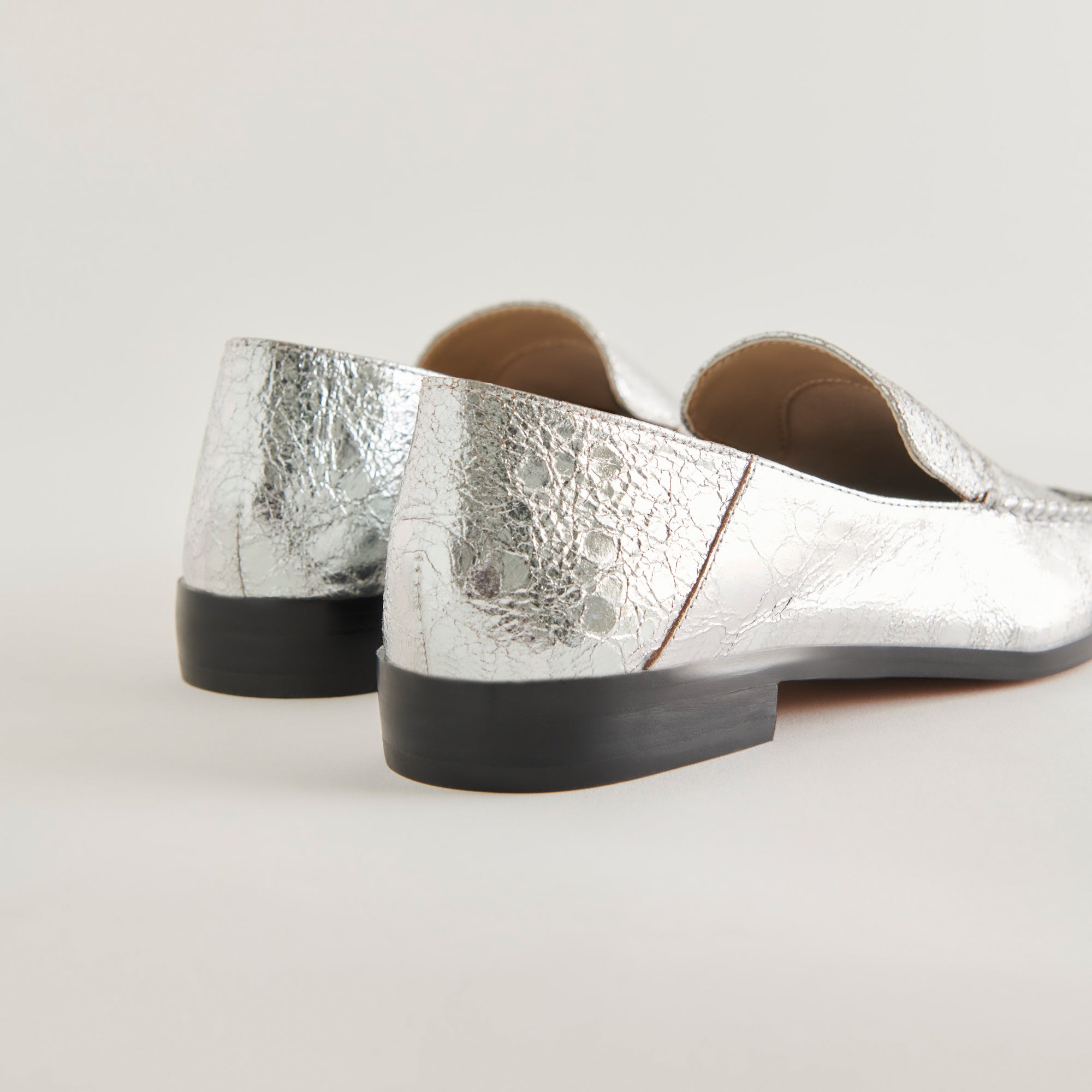 BENY FLATS SILVER DISTRESSED LEATHER - Image 14